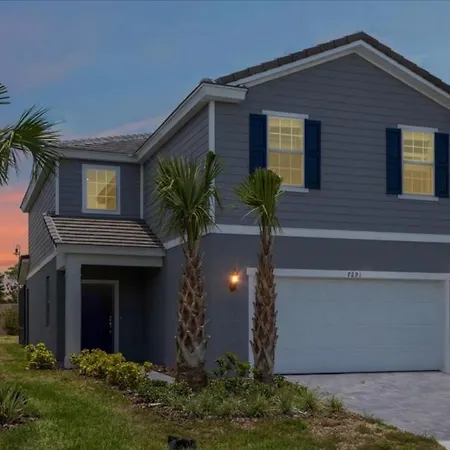 5 Bedrooms- 4,5 Bathrooms- Solterra 7291 Ol
